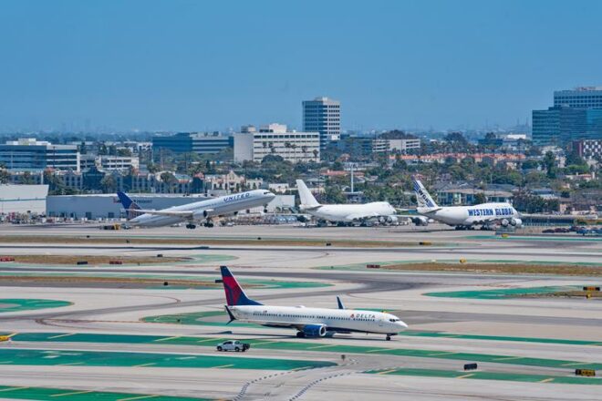 American and United resuming flights after global IT outage