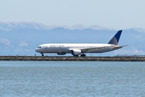 Should You Pick United Airlines Stock After A Mixed Q2?