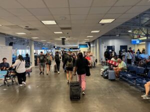 DRUNK AMERICAN AIRLINES PASSENGER PUT IN HIS PLACE AT CHARLOTTE AIRPORT