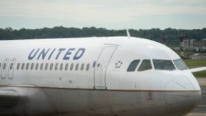 United Airlines passenger bites and flight attendant on Airport that left... Because Of Flight Delayed And Cancellation 