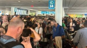 Hundreds of Charlotte flights delayed