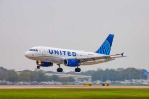 United Airlines' A320 loses engine liner Leads To Flight Emergency Landing 