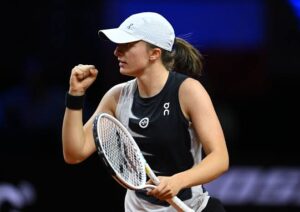 "Iga Świątek w szoku po przegraniu pierwszego seta w półfinale Cincinnati Open z Aryną Sabalenką"