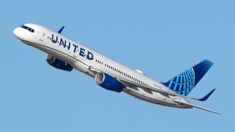 United Airlines Pilot Arrested In Scotland For Having A Taser In His Luggage.... After Using Taser During A Fight, Resulting In Bad..