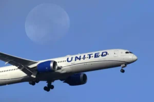 Two United Airlines passengers injured when plane flying to SFO tried to avoid a collision