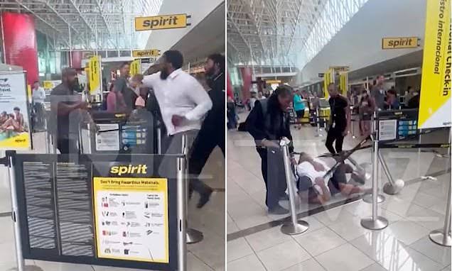 Spirit Airlines Brutal Brawl at Check-In Counter... 4 v 1 in Wild Video!!The victim gushes blood From His Body and loses his