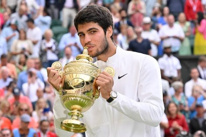 Carlos Alcaraz hace historia: conquista Wimbledon y se convierte en leyenda