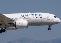 A passenger forced a United Airlines flight to return to the gate after Jumping down From the Plane Dragging Along Two Passengers