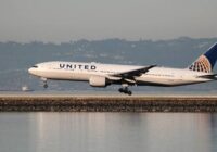 "United Flight from Hawaii Plummets to 800 Feet Above Pacific Ocean: Passengers Panic as FAA Report Reveals Engine Failure"