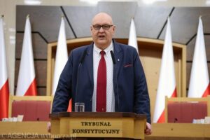 Prezes Trybunału Konstytucyjnego oskarża rządzących o zamach stanu! Składa zawiadomienie do prokuratury przeciwko Tuskowi i innym – polityczna burza w sierpniu 2025 roku